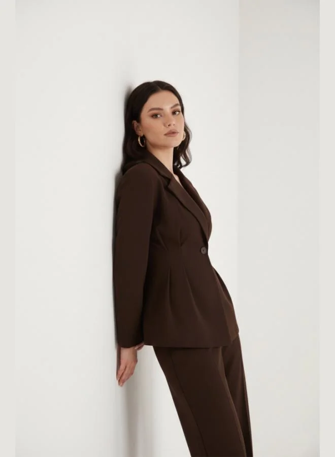 ليلا طقم نسائي بدلة بياقة ملفوفة وخصر مطوي بقصة ضيقة